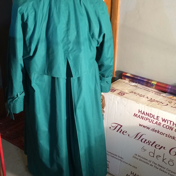 Beautiful classic coat - Picture 3 of 4